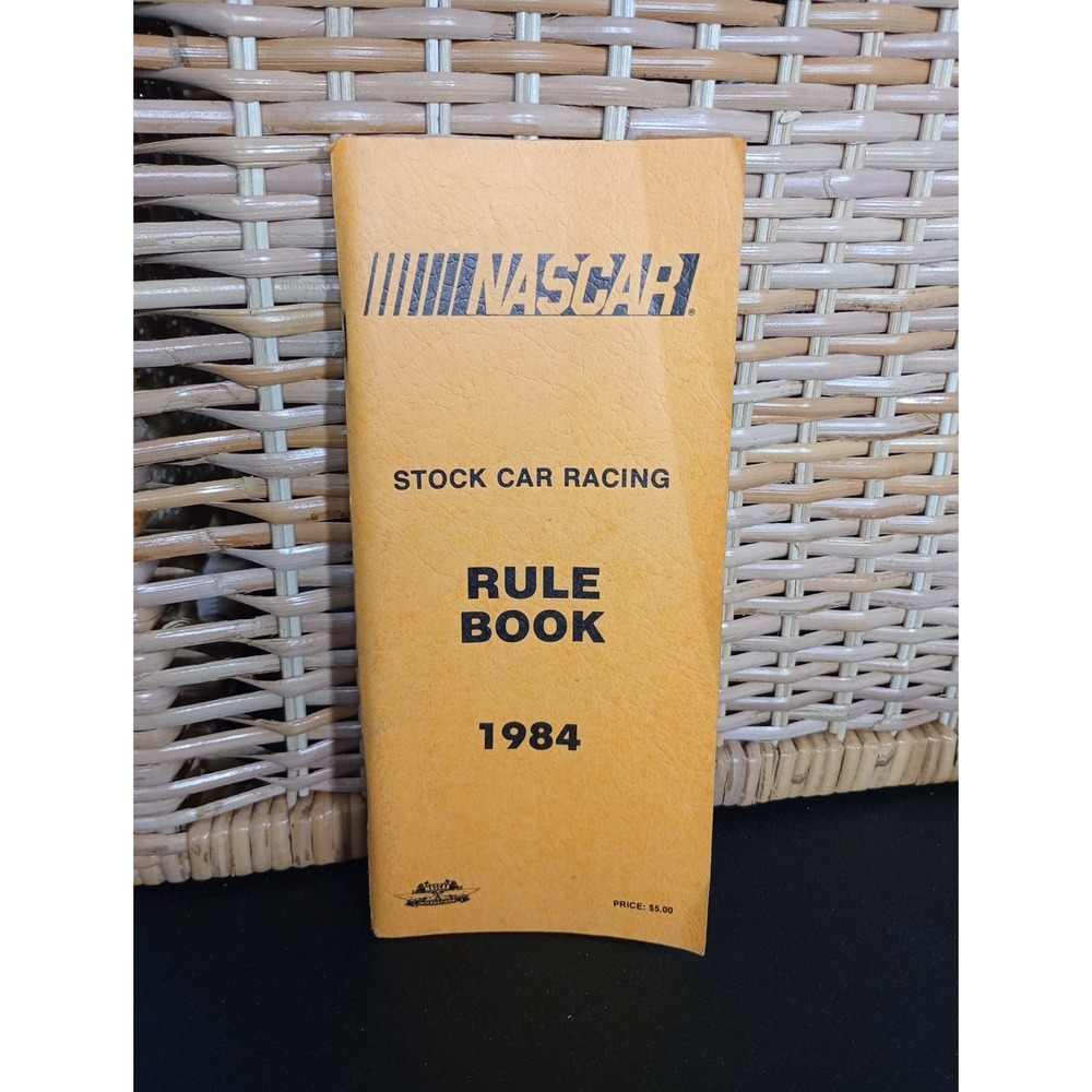 VINTAGE 1984 STOCK CAR RACING RULE BOOK NASCAR INTERNATIONAL‎